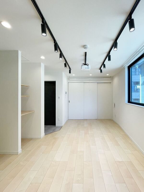 居室・リビング　☆明るい洋室☆