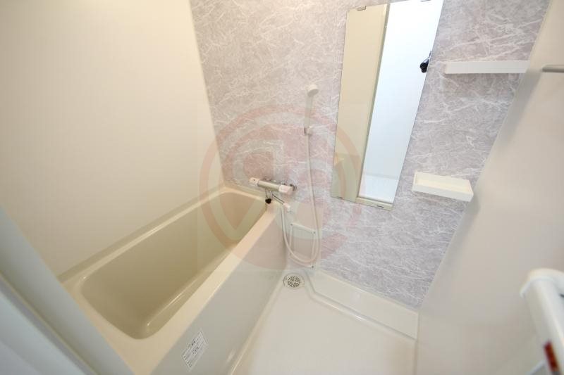 バス・シャワールーム　落ち着いた空間のお風呂です