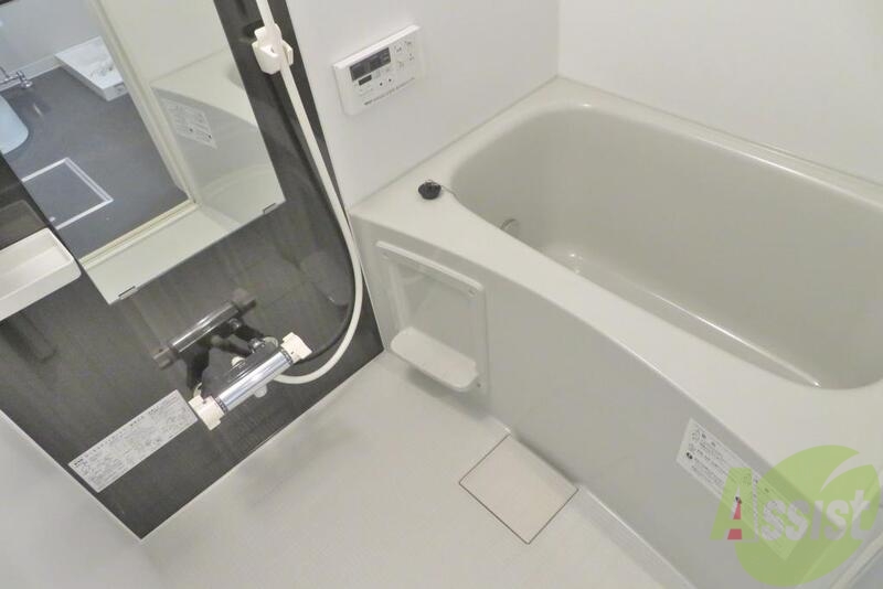 バス・シャワールーム　バスルームは広々として使いやすそうです。