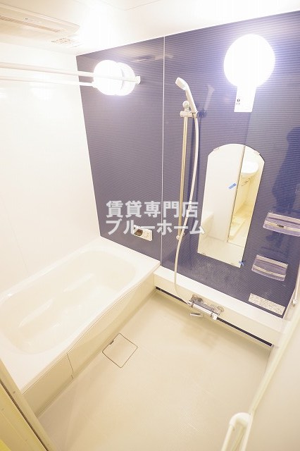 バス・シャワールーム　浴室乾燥機・追い炊き機能付きお風呂です！