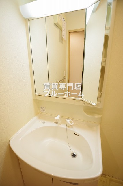 洗面設備　3面鏡のシャンプードレッサーです！