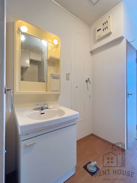 洗面設備　クリーニング前の写真です♪