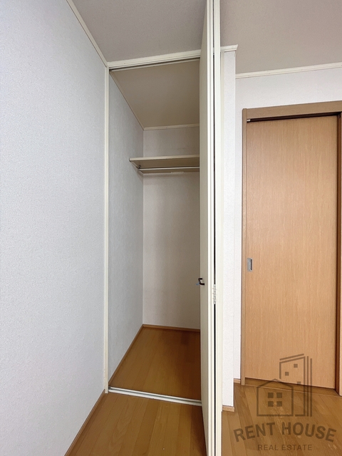 収納　クリーニング前の写真です♪