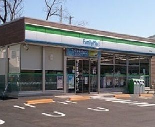 コンビニ　ファミリーマート（コンビニ）まで300m