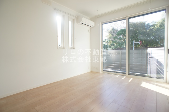 居室・リビング　広いリビングでゆったりくつろげる憩いの空間♪