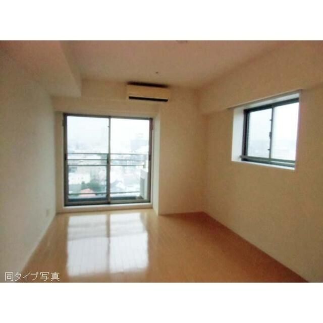 居室・リビング　写真は同タイプ住居です。