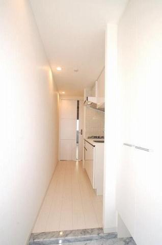 玄関　※別部屋の参考写真です。