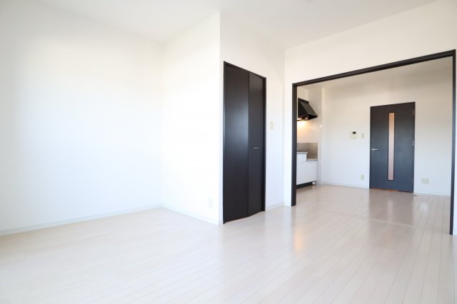 居室・リビング　こちらのリビングで趣味の時間をお楽しみください