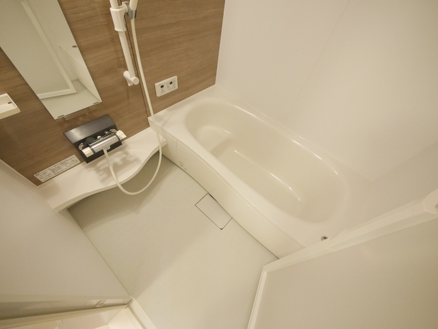 バス・シャワールーム　★深さのあるお風呂のお写真です★