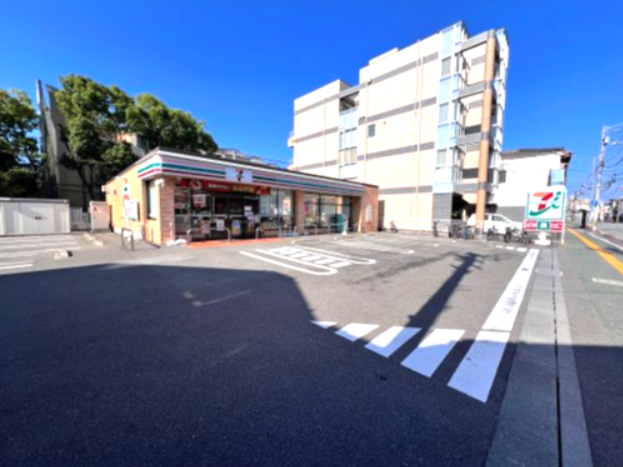 コンビニ　セブンイレブン 徳島本町2丁目店（コンビニ）まで550m