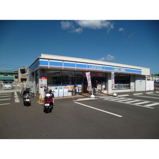 コンビニ　ファミリーマート（コンビニ）まで110m