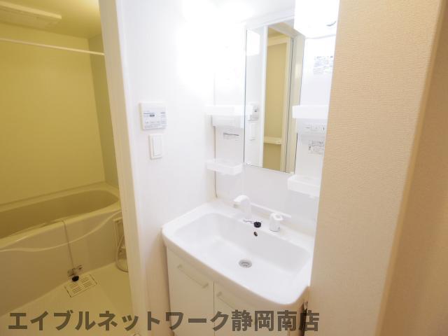 洗面設備　忙しい朝には欠かせない洗面所です