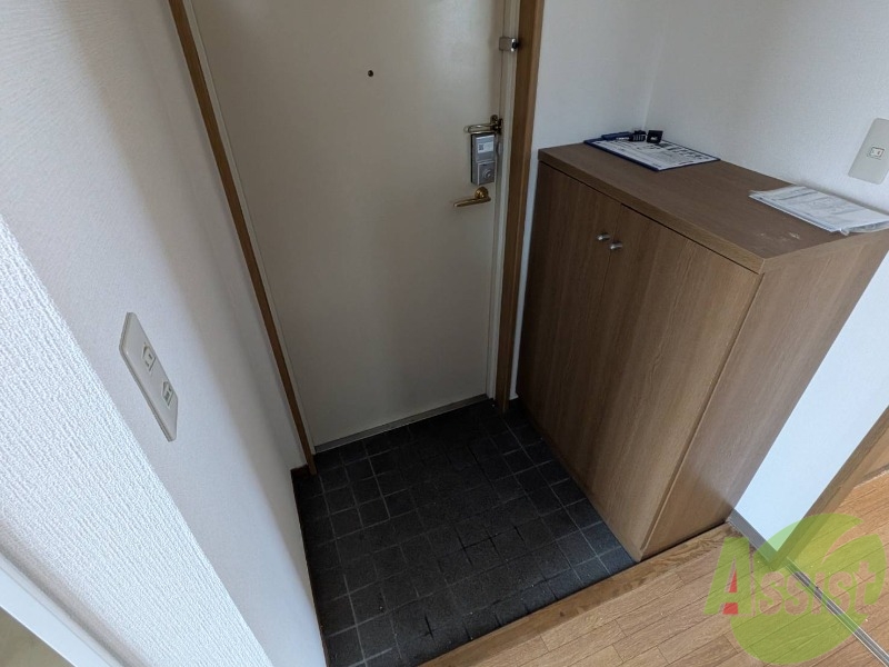 玄関　玄関からのお写真です。一人暮らしにはちょうどいいですね