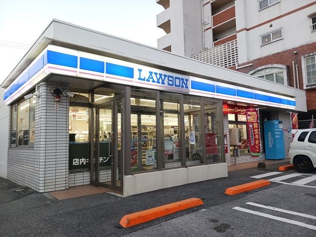 コンビニ　ローソン那覇天久店（コンビニ）まで50m