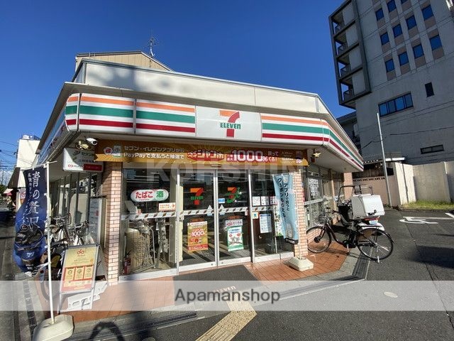 コンビニ　セブンイレブン（コンビニ）まで302m