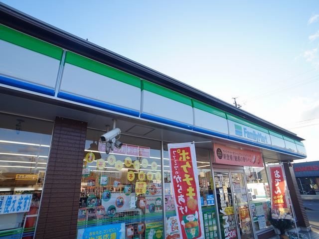 コンビニ　ファミリーマート（コンビニ）まで240m