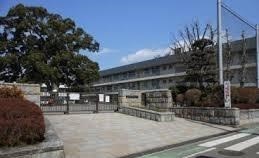 小学校　新磯小学校（小学校）まで800m