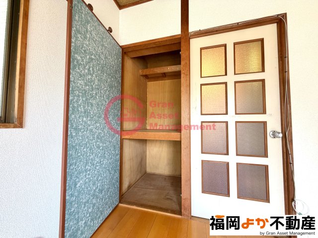 収納　【203号室実写真】たっぷりとした収納スペースです