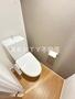 トイレ　落ち着いた色調のトイレです