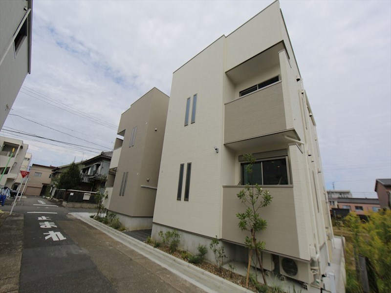 建物外観　外観　オートロック付　宅配ＢＯＸ有り