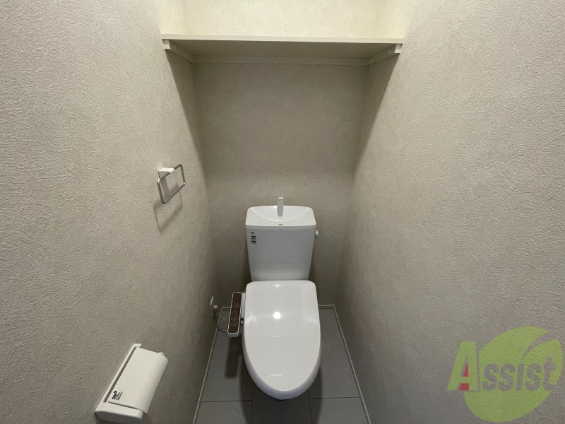 トイレ　トイレはウォシュレット機能付きです。安心して使用できますね。