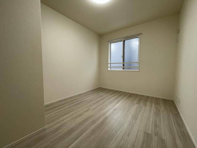 その他部屋・スペース　明るい洋室ですね。