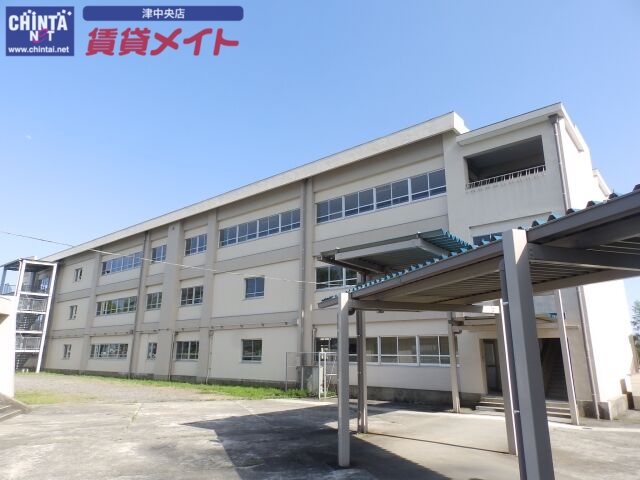 小学校　津市立神戸小学校（小学校）まで826m