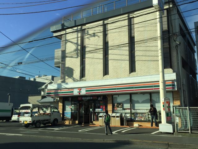 コンビニ　セブンイレブン（コンビニ）まで820m