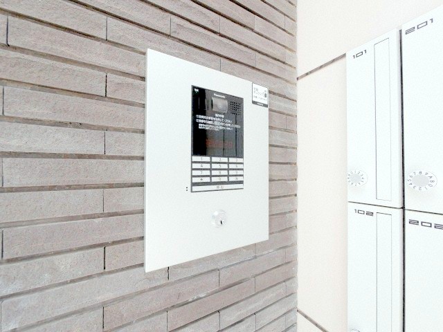 エントランス　セキュリティに配慮しオートロック設備採用です♪
