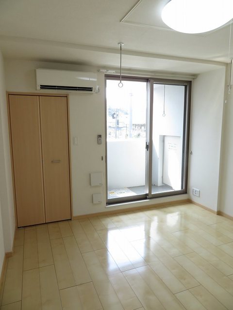 居室・リビング　明るいフローリングのお部屋です！