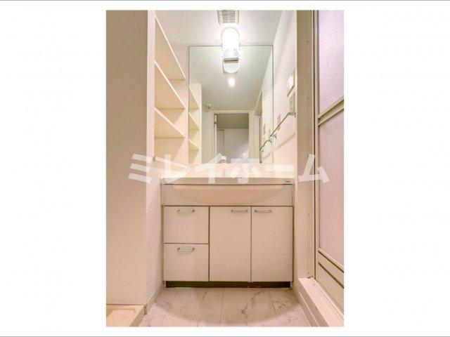 洗面設備　同建物内、別のお部屋の参考写真になります。