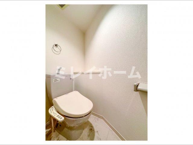 トイレ　同建物内、別のお部屋の参考写真になります。