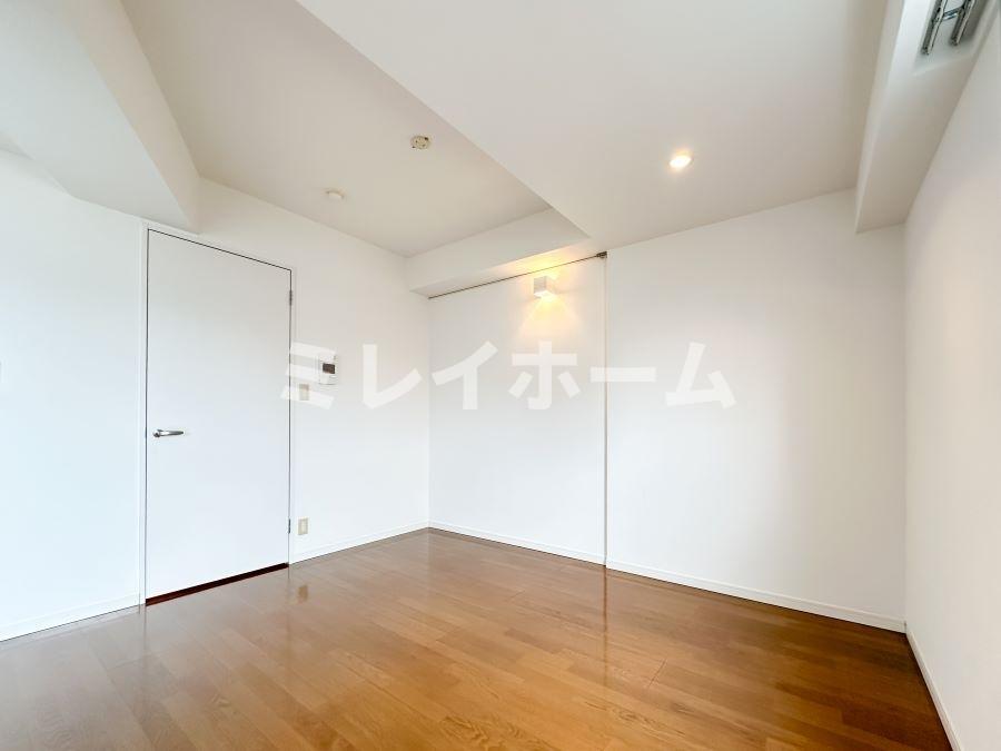 居室・リビング　同建物内、別のお部屋の参考写真になります。