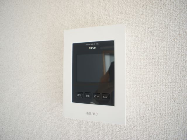 セキュリティ　訪問者の確認ができるTVドアホン付きです♪