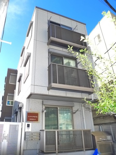 建物外観　３階建ての賃貸マンション