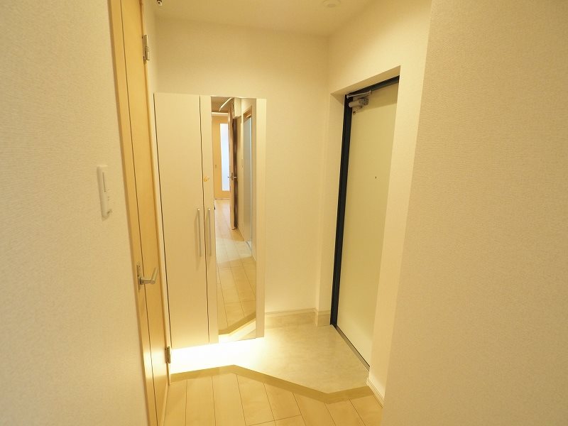 玄関　※別号室の写真です