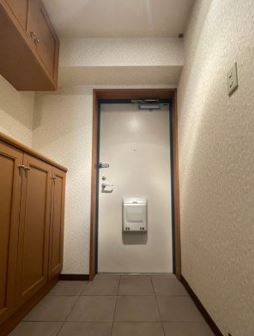 玄関　※同物件、別部屋の写真です。