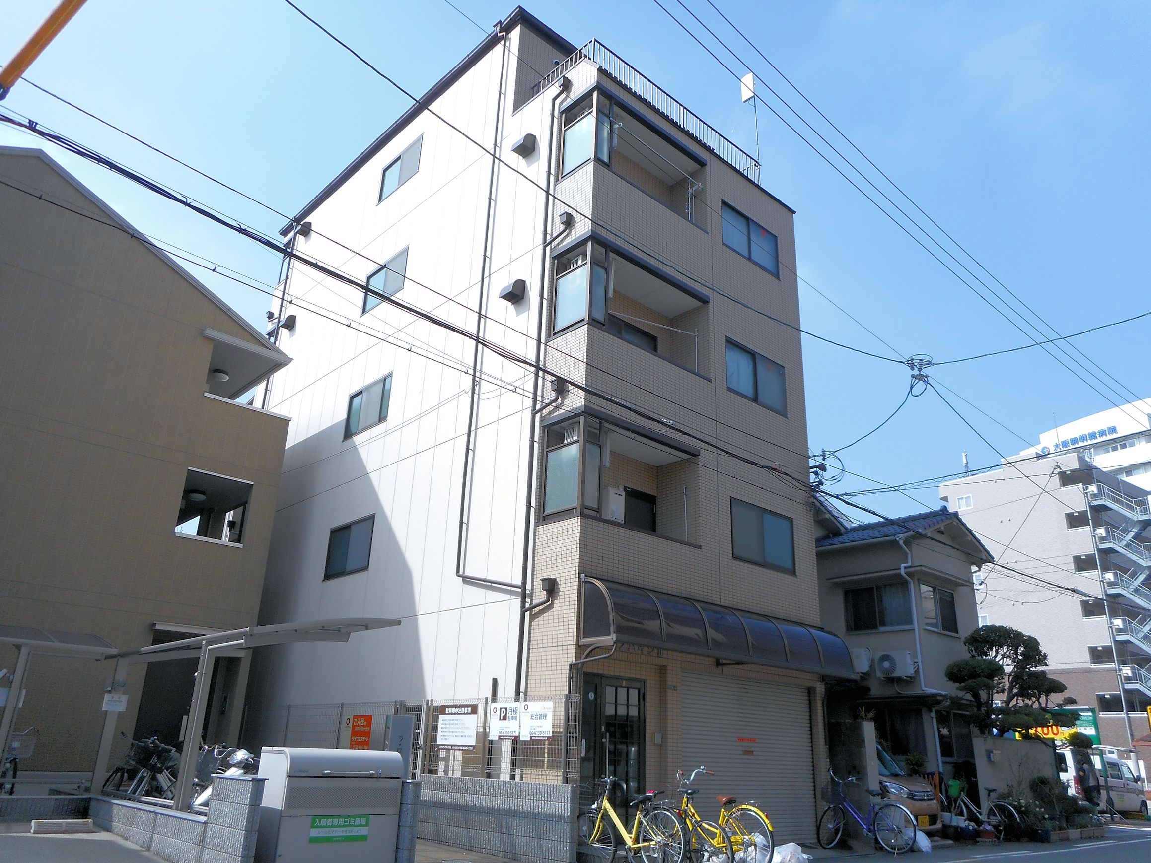 建物外観　間取りは反転タイプになります♪