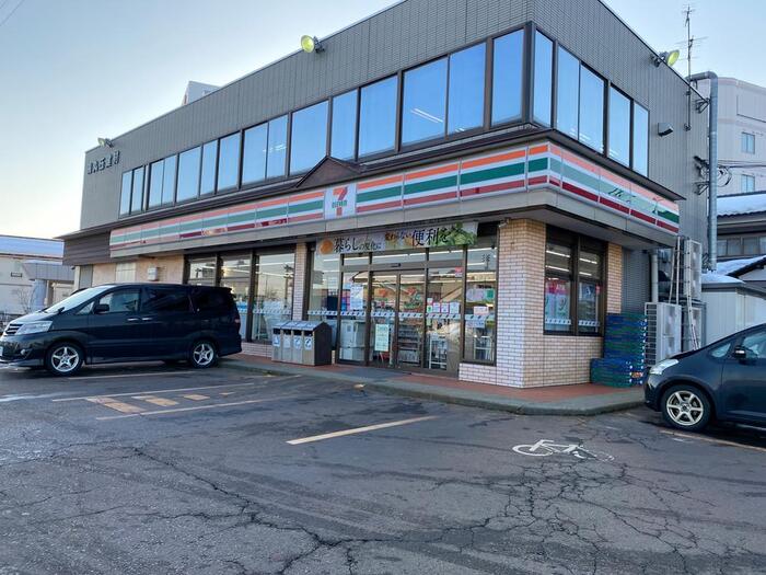 コンビニ　セブンイレブン下越横越店（コンビニ）まで409m