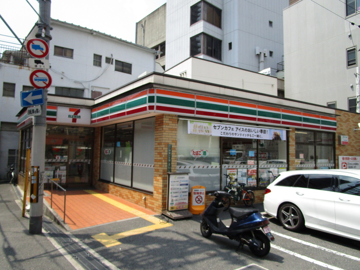 コンビニ　セブンイレブン（コンビニ）まで119m