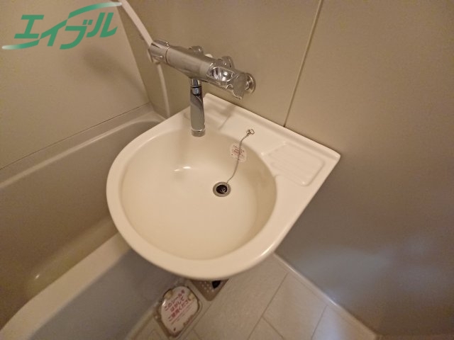 洗面設備　同物件別室の画像です