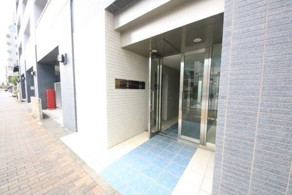 エントランス　初期費用分割可★ご希望の場所まで無料送迎サービス付♪