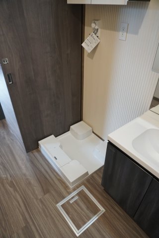 洗面設備　洗濯機置場です