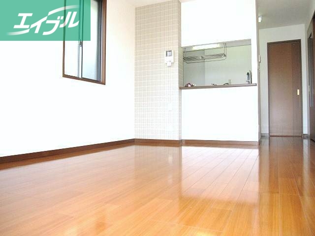 居室・リビング　別のお部屋の写真です。実際とは異なります。