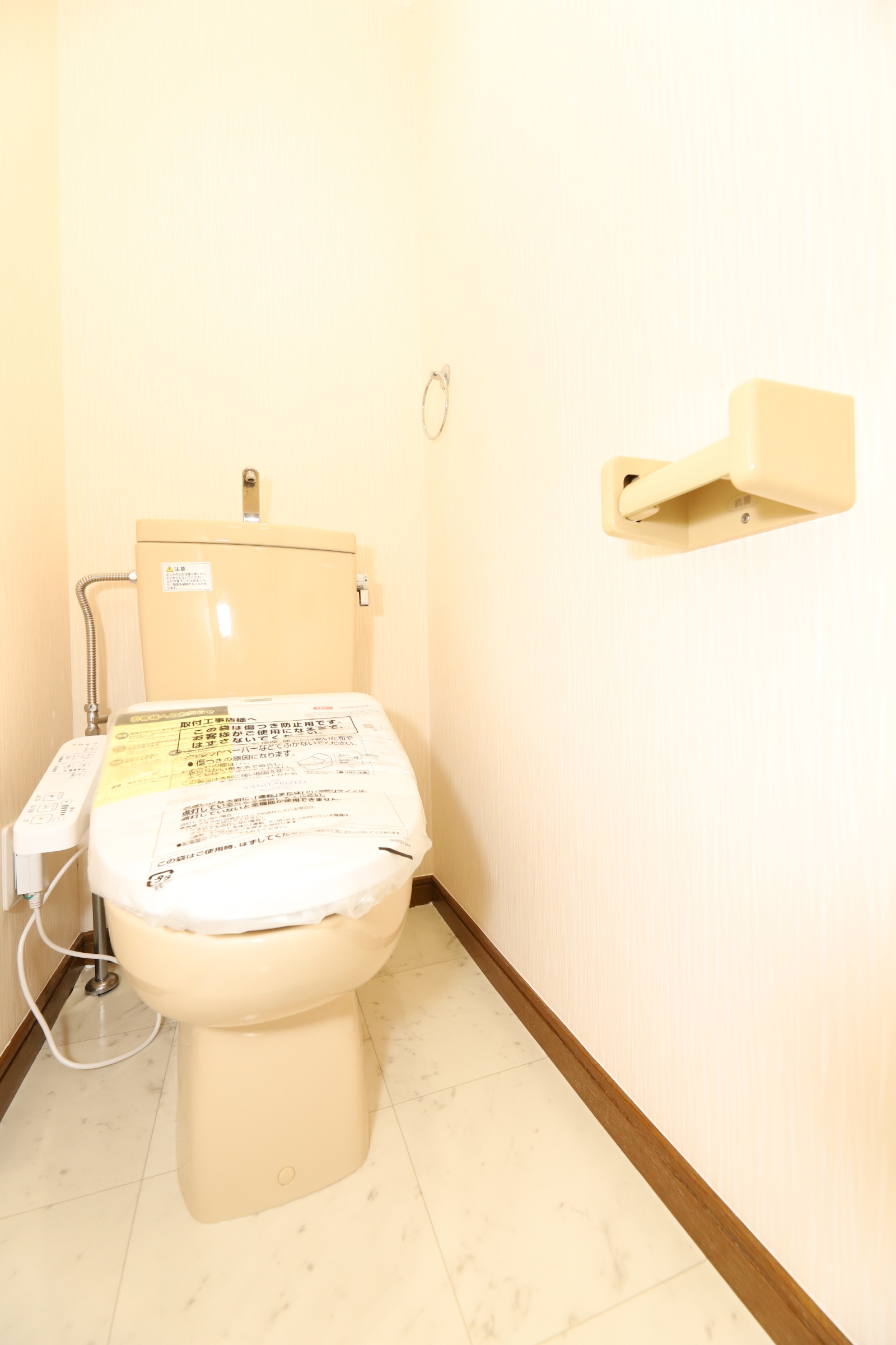 トイレ　ウォシュレット、暖房便座つきのトイレです♪