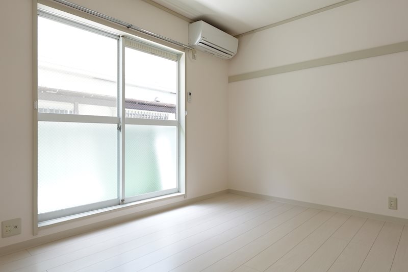 居室・リビング　白が基調とある明るいお部屋