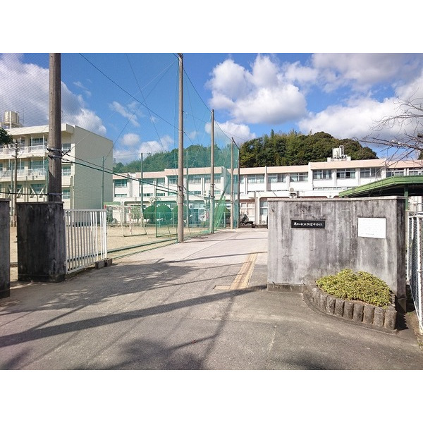 中学校　高知市立朝倉中学校（中学校）まで1775m