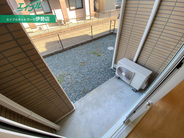 バルコニー　同物件別室反転タイプ画像