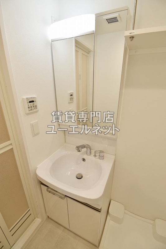 洗面設備　シャワー付洗面台