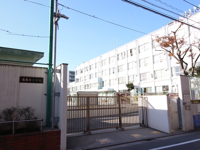 小学校　南葛西小学校（小学校）まで700m